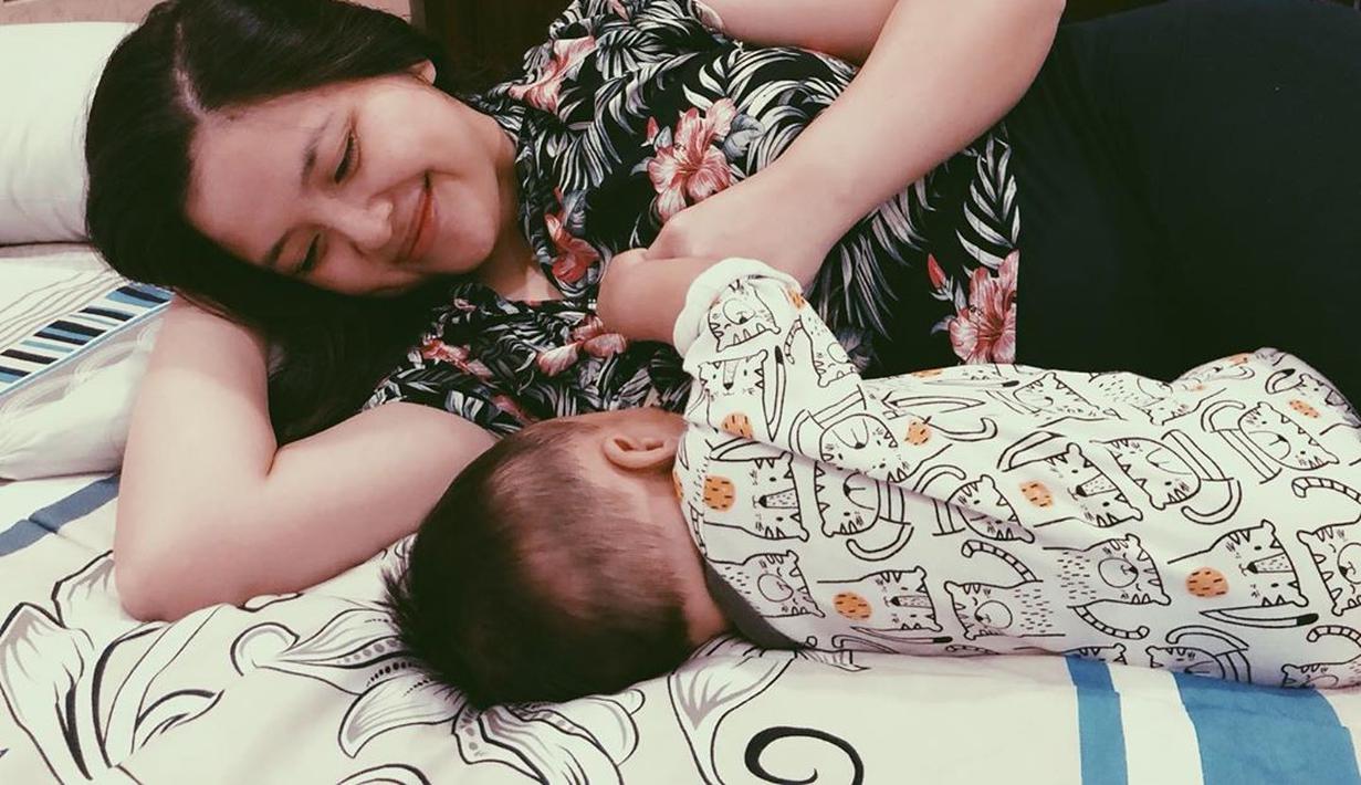 Sebagai orang tua baru, Tasya Kamila berusaha memberi yang terbaik untuk sang anak. Tasya pun fokus mengurus anak dan memberi ASI eksklusif untuk sang buah hati. (Liputan6.com/IG/tasyakamila)