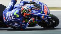 Pembalap Movistar Yamaha, Maverick Vinales gagal mendapatkan posisi start bagus pada kualifikasi MotoGP Catalunya 2017. (Josep LAGO / AFP)