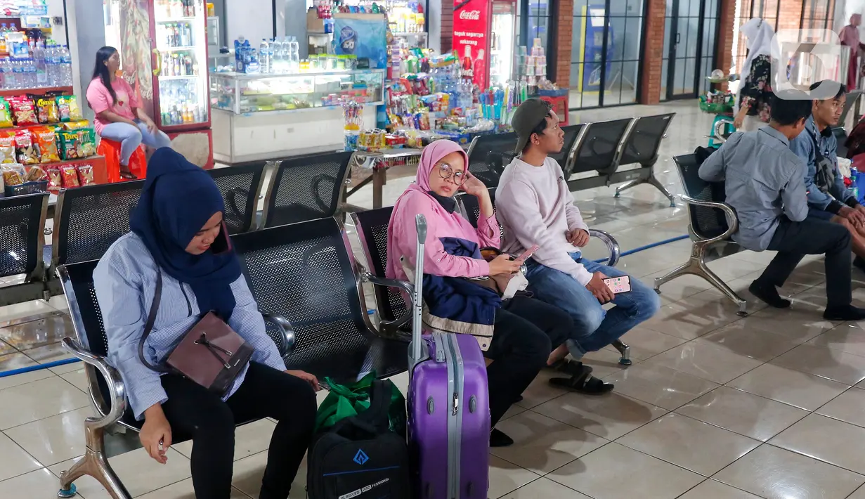 Badan Pengelola Transportasi Jabodetabek (BTPJ) menghimbau masyarakat mudik lebih awal agar menghindari penumpukan arus mudik pada satu waktu sehingga mudik lebih aman, sehat, lancar, nyaman dan berkesan.  (Liputan6 com/Angga Yuniar)