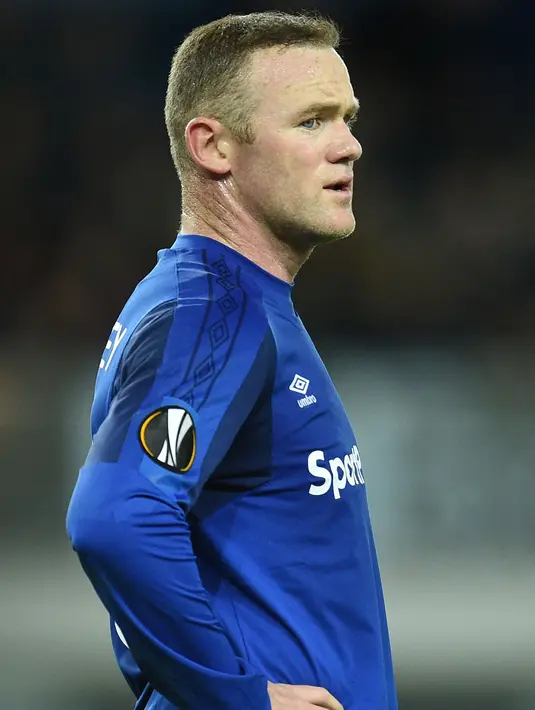 Salah satu ekspresi kecewa Wayne Rooney pada laga melawan Atalanta pada grup E Liga Europa di Goodison Park, Liverpool (23/11/2017). Everton kalah 1-5. (AFP/Oli Scarff)