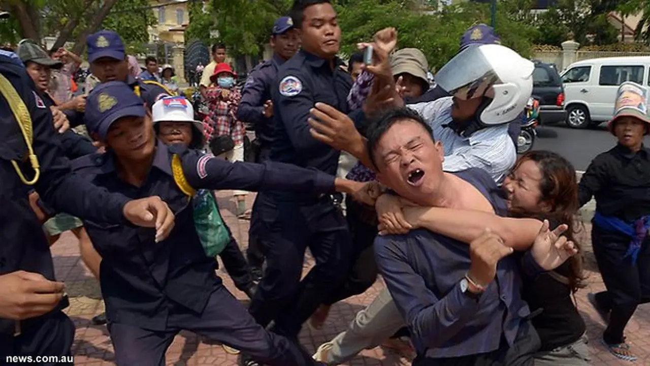 demo-pukul-130701c.jpg