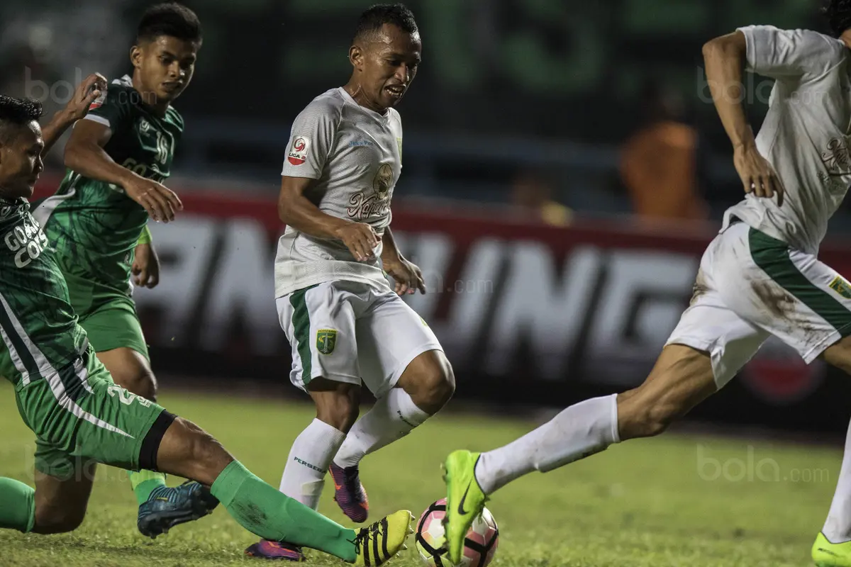 FOTO: Irfan Jaya, Pemain Terbaik yang Jadi Masa Depan Persebaya