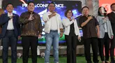 Direktur Utama PT Liga Indonesia Baru (LIB) Ferry Paulus bersama Ketua Umum Persatuan Sepakbola Seluruh Indonesia (PSSI) Erick Thohir, Wakil Direktur Utama PT Bank Rakyat Indonesia (Persero) Tbk Catur Budi Harto dan Direktur Surya Citra Media (SCM) Harsiwi Achmad (kiri ke kanan) usai memberikan keterangan terkait penyelenggaraan BRI Liga 1 Indonesia musim 2024-2025 di di Auditorium Brilian Center BRI, Jakarta, Selasa (6/8/2024). (Liputan6.com/Herman Zakharia)