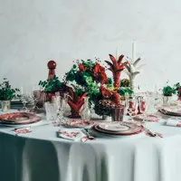 Jadikan nuansa rumah makin romantis dengan koleksi perangkat makan spesial dari Dior.