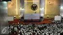 Suasana acara Kesyukuran 90 Tahun Gontor di Masjid Istiqlal, Jakarta, (28/5). Pondok pesantren yang berlokasi di Jawa Timur ini memasuki usianya yang ke-90 tahun pada 2016 ini. (Liputan6.com/Helmi Affandi)