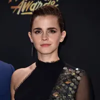 Di panggung kemenangan, Emma yang menerima piala penghargaan itu menyampaikan rasa terimakasihnya. Namun uniknya, ia memberikan kata sambutan yang terbilang cukup panjang. (AFP/Bintang.com)