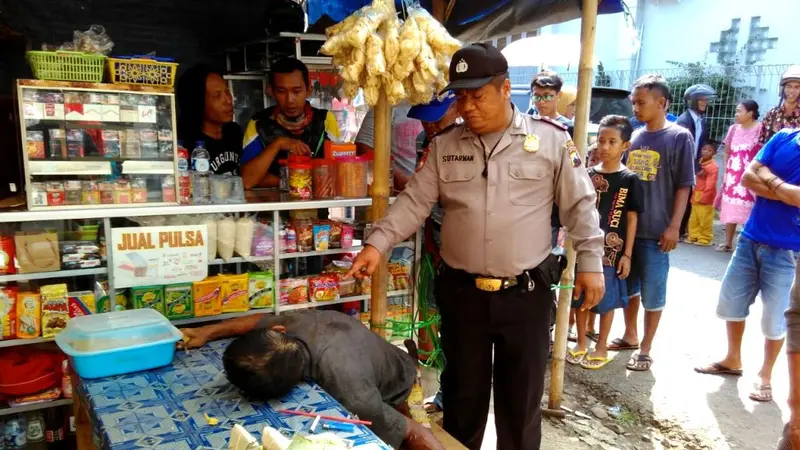 Akhir Hidup Lelaki Tua Pemanggul Pisang di Warung Kopi