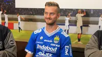Rene Mihelic, pemain anyar Persib asal Slovenia. (Bola.com/Erwin Snaz)