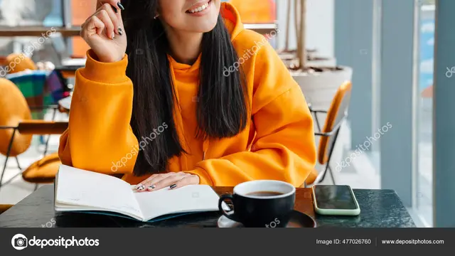 Ilustrasi wanita sedang menulis