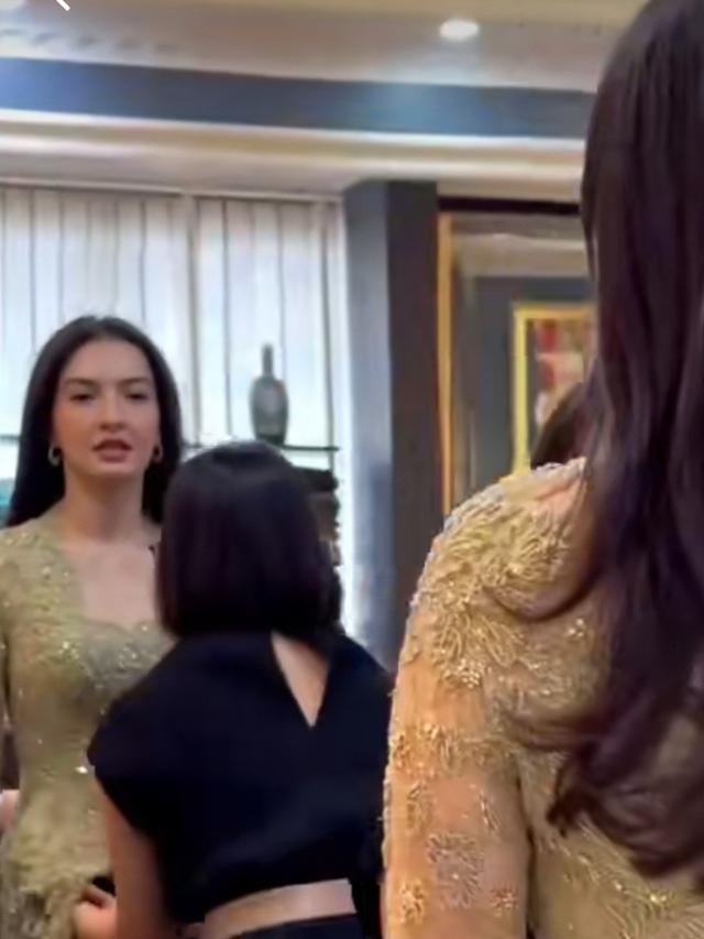 Raline Shah Fitting Baju Kebaya