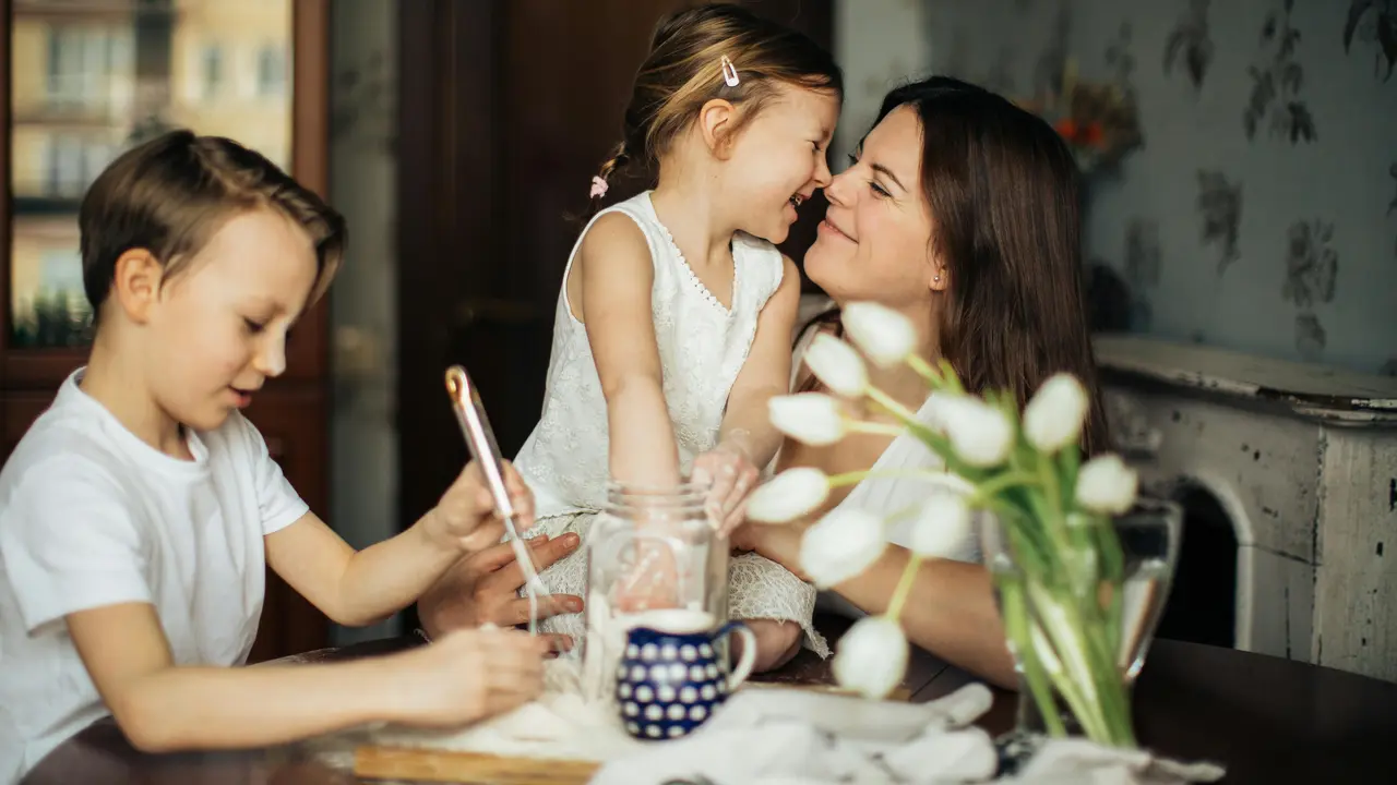Bekali Anak dengan Pelatihan Mindfulness Sejak Dini, Ini Tips Praktisnya untuk Kamu