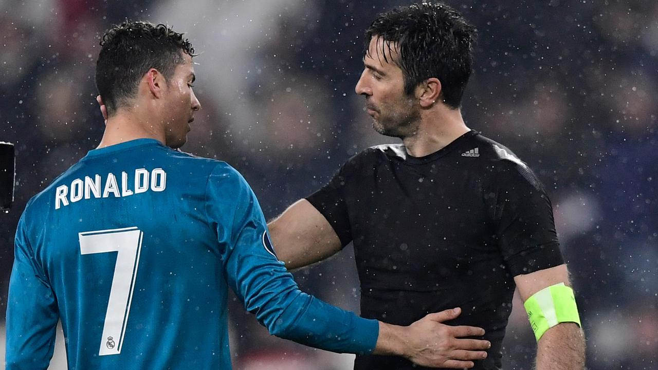 Respek, Begini Momen Kehangatan Cristiano Ronaldo dan Buffon