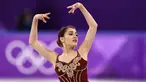 Alexia Paganini bersaing dalam kejuaraan figure skating wanita gaya bebas pada Olimpiade Musim Dingin Pyeongchang 2018 di Gangneung Ice Arena di Gangneung (23/2). Alexia Paganini merupakan atlet 16 tahun asal Swiss. (AFP Photo/Aris Messinis)