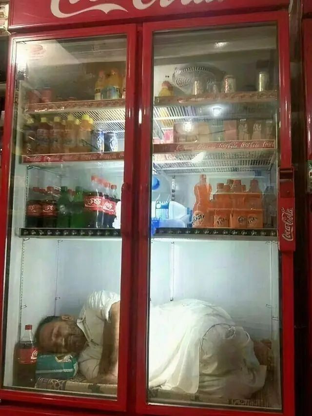 8 Potret Kocak Orang India Ketika di Tempat Umum, Bikin Geleng Kepala