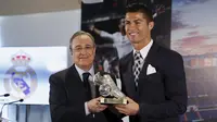 Florentino Perez dan Cristiano Ronaldo (REUTERS/Sergio Perez)