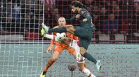 Mohamed Salah mencetak satu gol saat Liverpool melibas Ajax 3-0 pada matchday kelima fase grup A di Johan Cruijff ArenA, Kamis (27/10/2022) dini hari WIB. (AFP/John Thys)