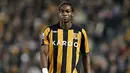 Striker Hull City asal Angola, Manucho dengan mata lebam di partai Liag Premier menghadapi Arsenal, 17 Januari 2009 di Kingston Communications Stadium, Hull. AFP PHOTO/PAUL ELLIS