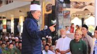 Cak Nun menyapa warga binaan Lapas Surabaya. (Dian Kurniawan/Liputan6.com).