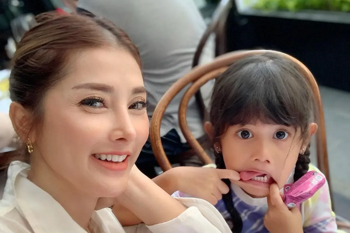 [Fimela] Potret cantik Eva Anindita