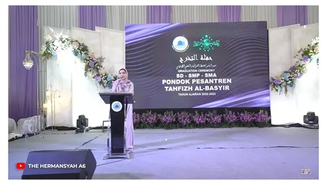 10 Momen Ashanty Hadiri Wisuda Kelulusan Anak Angkatnya, Penuh Bahagia