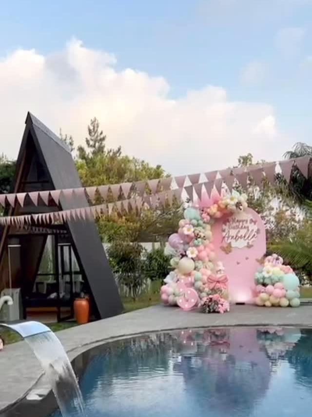 7 Potret Aura Kasih Rayakan Ulang Tahun ke-5 Putrinya, Dapat Hadiah Kelinci