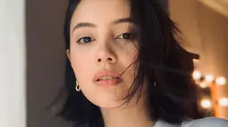 Anggika Bolsterli mengawali kariernya sebagai seorang pesinetron. Namanya pun makin naik daun setelah membintangi sinetron 'Putri Duyung', Berkat aktingnya yang mumpuni, kini ia telah dipercaya untuk membintangi sejumlah film. (Liputan6.com/IG/anggikabolsterli)