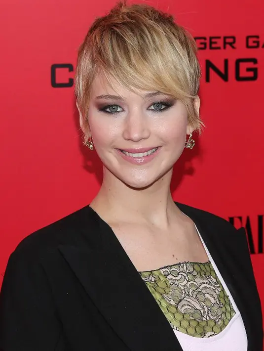 Hubungan yang berawal dari cinta lokasi di sebuah film ini berlangsung hingga kini. Kala itu Darren merupakan seorang produser film dan Lawrence adalah sang aktris yang berperan di dalamnya. (AFP/Bintang.com)