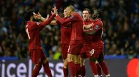 Selebrasi gol Mohamed Salah pada leg kedua babak perempat final Liga Champions yang berlangsung di Stadion do Dragao, Porto, Kamis (17/4). Liverpool menang 4-1 atas Porto. (AFP/Paul Ellis)