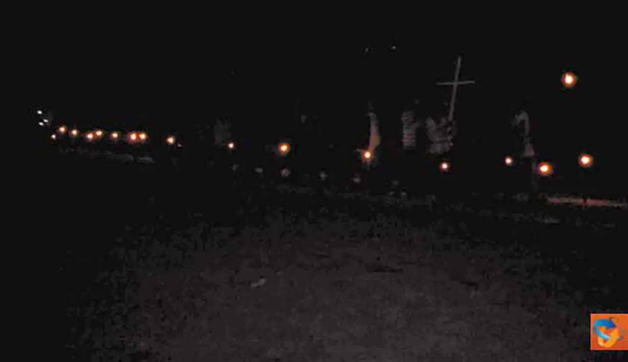 Citizen6, Ambon: Para Jemaat Hok Im Tong, melaksanakan Perayaan Ibadah Paskah di Pantai Natsepa, Ambon, Maluku, Minggu (24/4). Perayaan Paskah ini dilakukan di tepi pantai (white sanded). (Pengirim: Gagartang)