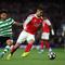 Bek Arsenal, William Saliba, mendapat tekanan dari penyerang Sporting CP, Luis Suárez, dalam pertandingan leg kedua perempat final Liga Champions 2025/2026 antara Arsenal dan Sporting CP di Emirates Stadium, London utara, pada 15 April 2026. (Adrian Dennis / AFP)