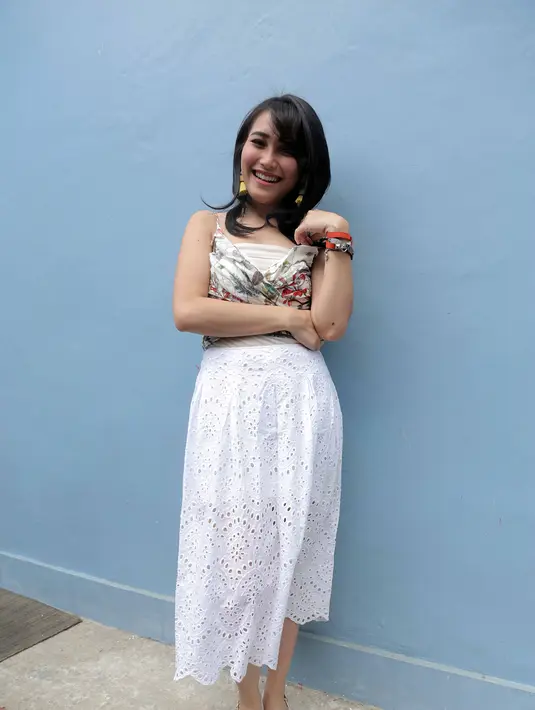 Kisah perjodohan Ayu dan presenter itu hanya sebagai hiburan semata untuk menghibur publik dalam acara Brownis. Seperti diketahui, janda satu anak asal Depok itu kini menjadi presenter acara tersebut menggantikan Ivan Gunawan. (Nurwahyunan/Bintang.com)