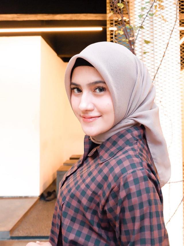 4 Potret Silvia Anggraini, Wanita Berhijab yang Dikabarkan Dekat Dengan Aliando