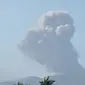 Gunung Dukono di Pulau Halmahera, Maluku Utara, Rabu (8/11/2023) meletus mengeluarkan abu vulkanik setinggi 1.000 meter di atas puncak. (Liputan6.com/ Dok PVMBG)