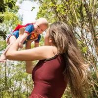 Ilustrasi rambut rontok usai melahirkan | unsplash.com