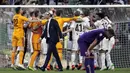 Para pemain Juventus merayakan gelar juara Serie A 2019 usai menaklukkan Fiorentina di Stadion Juventus, Sabtu (20/4). Juventus menang 2-1 atas Fiorentina. (AP/Luca Bruno)