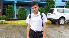 Pemilik nama lengkap Jirayut Afisan Jehderamae melejit usai ikuti ajang pencarian bakat D'Academy Asia 4. Semakin terkenalnya Jirayut, membuat publik penasaran melihat foto lawasnya. Foto saat ia memakai seragam SMA ketika remaja pun curi perhatian. (Liputan6.com/jirayutdaa4official)