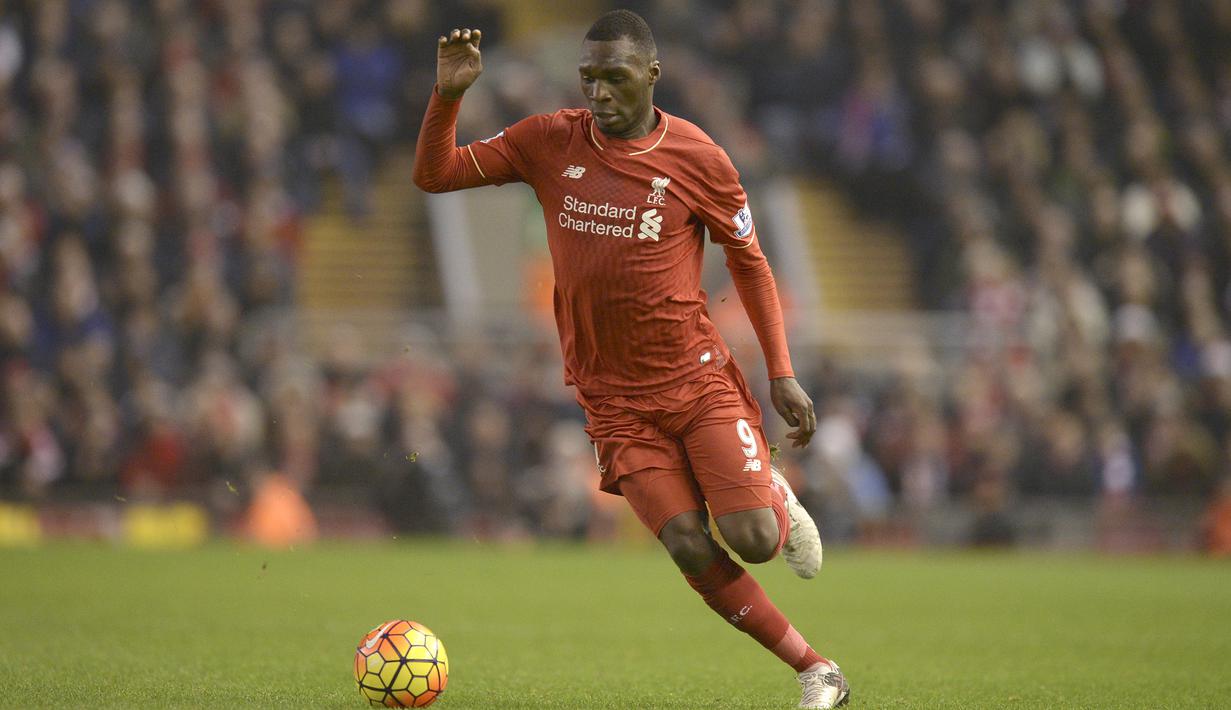 Christian Benteke - Benteke bergabung dengan Liverpool pada 2015 untuk menggantikan Luis Suarez yang hengkang ke Barcelona. Akan tetapi, gaya bermain Benteke ternyata tak terlalu berguna dan gagal tampil bersinar di Liverpool. (AFP/Oli Scarff)