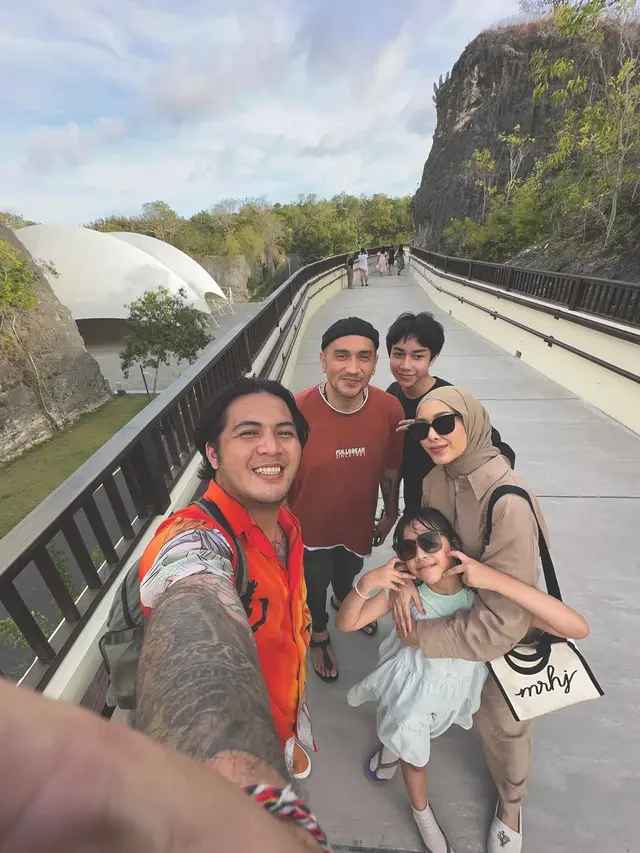 6 Potret Nando Anak Gary Iskak, Ikuti Jejak Sang Ayah di Dunia Akting