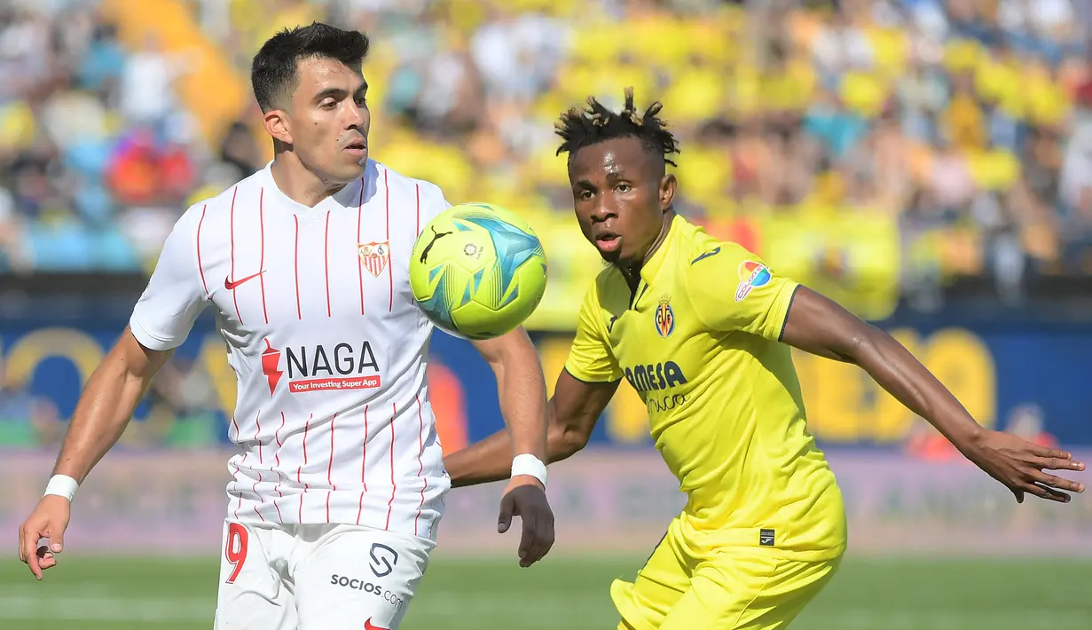 Marcos Acuna. Bek kiri Argentina berusia 30 tahun yang telah memperkuat Sevilla selama 2 musim ini memiliki nilai pasar 18 juta euro atau setara Rp271 milar. Ia didatangkan dari Sporting Lisbon pada awal musim 2020/2021 dengan nilai transfer 11,25 juta euro dan masih terikat kontrak hingga Juni 2025. Hingga kini ia telah tampil dalam 78 laga bersama Sevilla di semua ajang dengan torehan 2 gol dan 8 assist. (AFP/Jose Jordan)