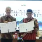 Gubernur Jawa Tengah (Jateng) Ganjar Pranowo bersama Dirjen Pajak Suryo Utomo meneken nota kesepahaman (MoU) terkait pengelolaan data pajak. (Istimewa)