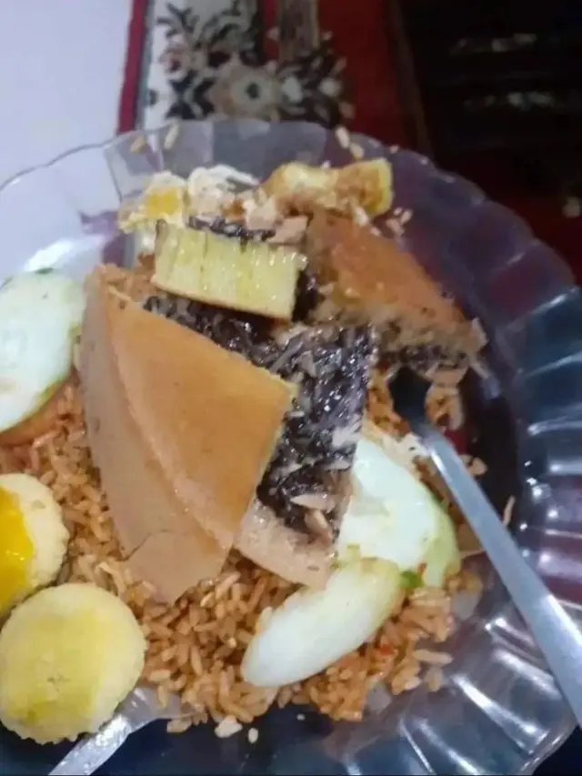 6 Potret Martabak Manis Disantap dengan Nasi Ini Bikin Gagal Lapar