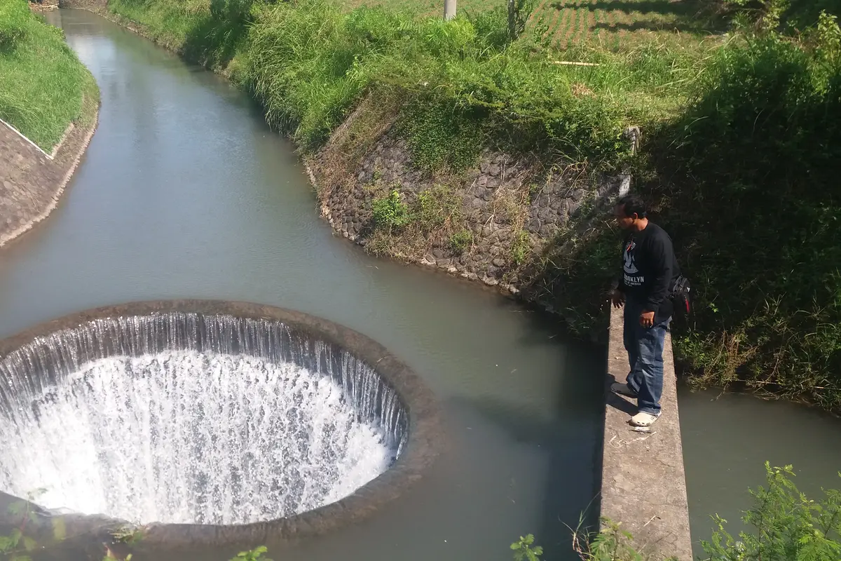 Sumur di Atas Sungai