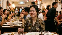 7 Ciri Kepribadian Orang yang Tersenyum Tipis ketika Sedang Merasa Tidak Nyaman