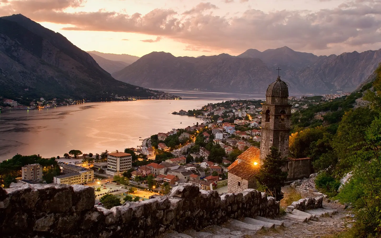 Kotor, Montenegro. (Sumber Foto: travelandleisure.com)