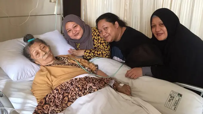 [Bintang] Ibunda Tike Priatnakusumah Meninggal Dunia