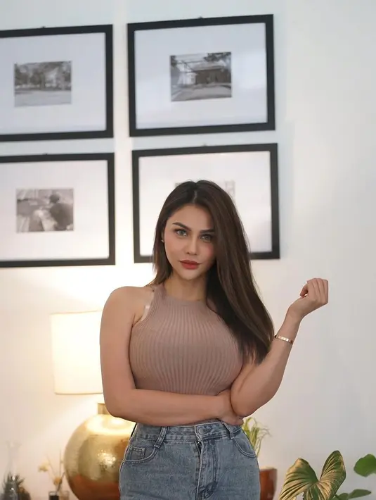 <p>Sampai sekarang ini, DJ Katty Butterfly masih menjadi pusat perhatian. Sosok DJ asal Thailand yang tinggal di Indonesia ini terlihat semakin cantik dan memukau. (FOTO: instagram.com/dj_kattybutterfly36/)</p>