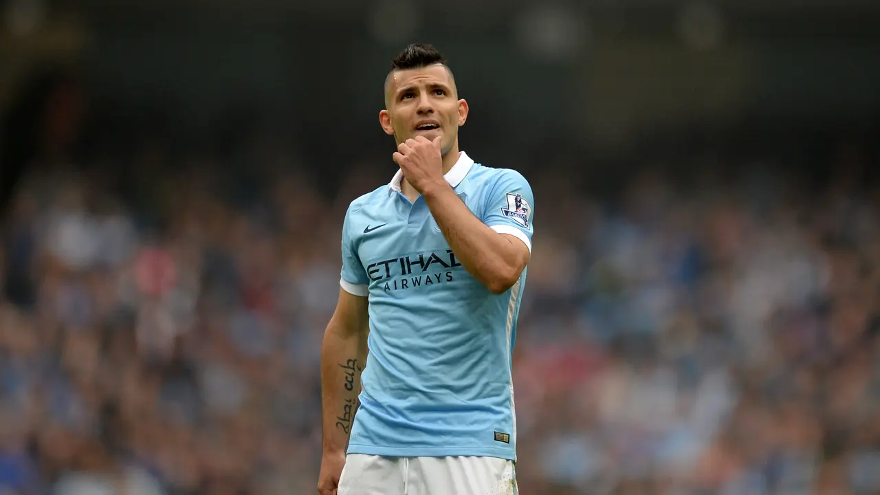 Sergio Aguero mengaku tertarik bermain di bawah asuhan Pep Guardiola(AFP/OLI SCARFF)