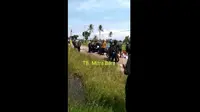 Heboh Mobil Presiden Jokowi Tersangkut di Jalanan Rusak Berlumpur Lampung, Warga Setempat: L300 Keluarin (ist)