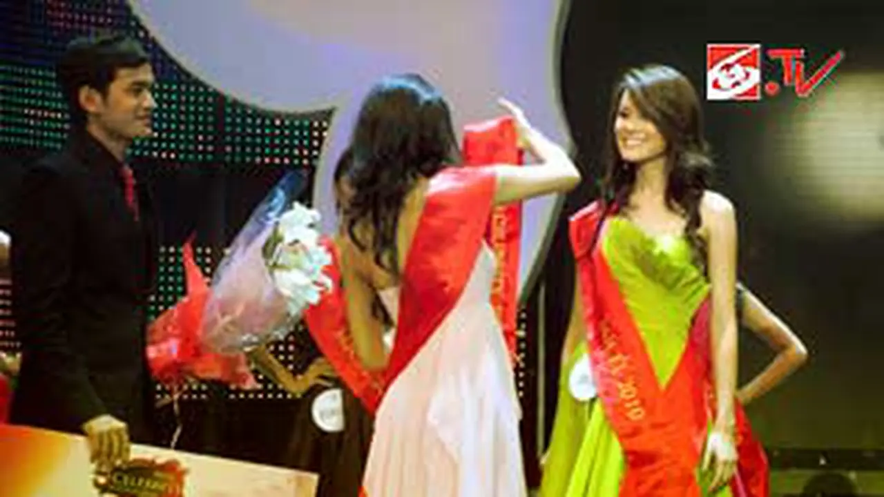 100729eangelina.jpg