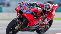 Setelah semusim beradaptasi bersama Ducati, Jorge Lorenzo diprediksi bakal bangkit dan turut dalam persaingan gelar MotoGP 2018. (AFP/Mohd Rasfan)